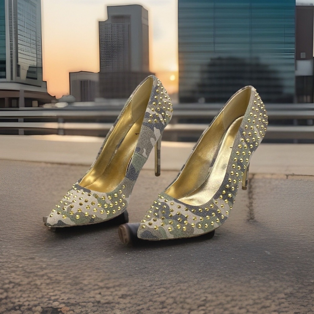 Luichiny Women’s Camouflage Gold Spiked 4” Heel Pumps Size US 8